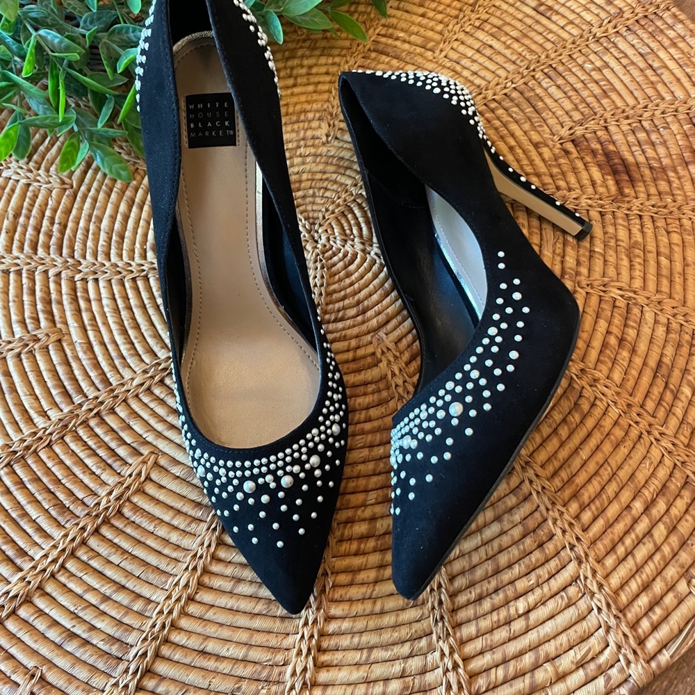 Like New White House Black Market Black and Pearl Accent Heels